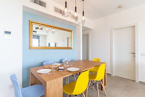 Sunlit Balcony & Coastal Charm by Sea N' Rent