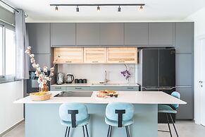 Sunlit Balcony & Coastal Charm by Sea N' Rent