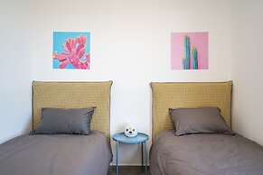 Sunlit Balcony & Coastal Charm by Sea N' Rent