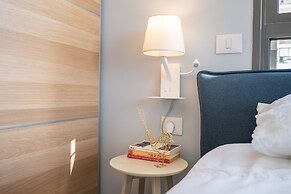 Sunlit Balcony & Coastal Charm by Sea N' Rent