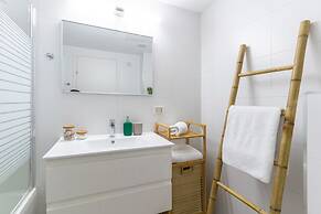 Sunlit Balcony & Coastal Charm by Sea N' Rent