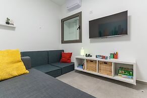 Sunlit Balcony & Coastal Charm by Sea N' Rent