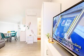 Studio Apartment With Balcony Near Beach Apartmani Orhideja