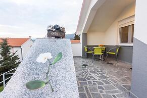 Studio Apartment With Balcony Near Beach Apartmani Orhideja