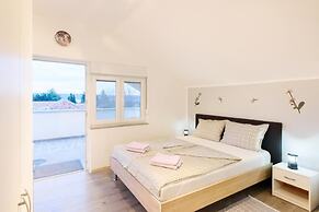 Studio Apartment With Balcony Near Beach Apartmani Orhideja