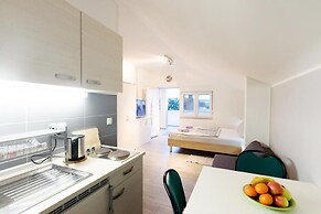 Studio Apartment With Balcony Near Beach Apartmani Orhideja