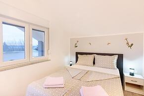 Studio Apartment With Balcony Near Beach Apartmani Orhideja