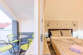 Studio Apartment With Balcony Near Beach Apartmani Orhideja