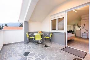 Studio Apartment With Balcony Near Beach Apartmani Orhideja