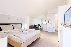 Studio Apartment With Balcony Near Beach Apartmani Orhideja