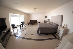 Room-17, Suite for two People