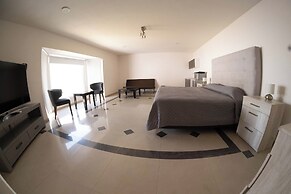 Room-17, Suite for two People