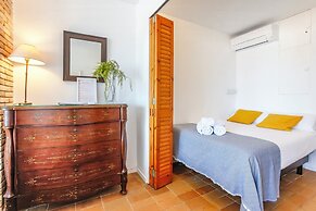 Newly Renovated Beachfront Apartment Ideally Located in Penelope