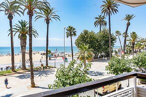 Newly Renovated Beachfront Apartment Ideally Located in Penelope