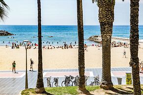 Newly Renovated Beachfront Apartment Ideally Located in Penelope