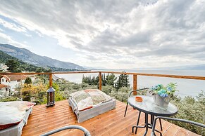 Magical View Studios Asproneri, Kamena Vourla