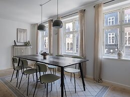 Sanders Main - Cozy 2-bdr Apt Close to Nyhavn