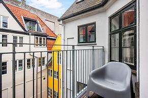 Sanders Regent - Chic 3-bdr Apt With Balcony