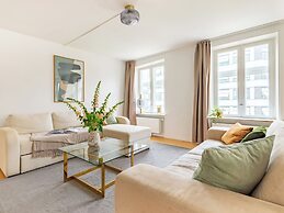 Sanders Regent - Chic 3-bdr Apt With Balcony