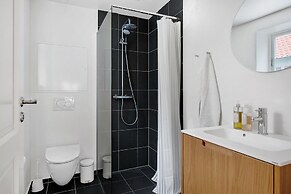 Sanders Regent - Chic 3-bdr Apt With Balcony