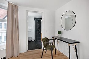 Sanders Regent - Chic 3-bdr Apt With Balcony