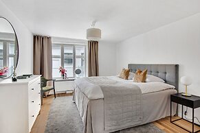 Sanders Regent - Chic 3-bdr Apt With Balcony