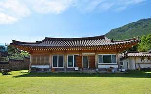 Miryang Eoleumgol Hanok Pension