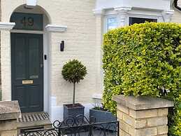 Family 4-bed House & Secluded Garden - Wimbledon