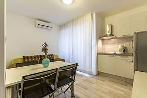 A1 - Spacious apt With the sea View & use of Pool