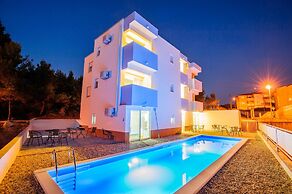 A2 - Spacious apt With the sea View & use of Pool