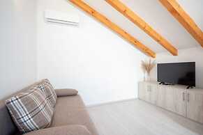 A5 - Spacious apt With the sea View & use of Pool