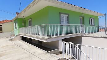 Lovely 3-bed House in Queimada Ideal for Families