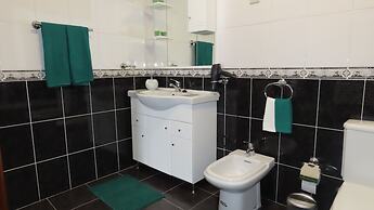 Lovely 3-bed House in Queimada Ideal for Families