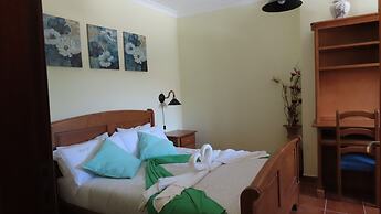 Lovely 3-bed House in Queimada Ideal for Families