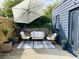 Stunning 2-bed Self Contained Oasis in Eastbourne