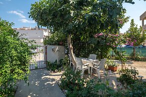 A1 - apt Near Beach With Patio, Parking and Grill