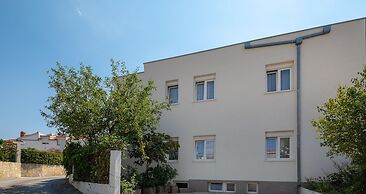 A1 - apt Near Beach With Patio, Parking and Grill