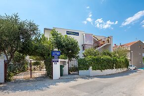 A1 - apt Near Beach With Patio, Parking and Grill