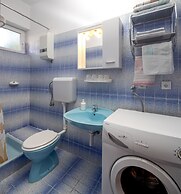 A1 - apt Near Beach With Patio, Parking and Grill