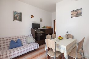 A1 - apt Near Beach With Patio, Parking and Grill