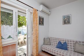 A1 - apt Near Beach With Patio, Parking and Grill