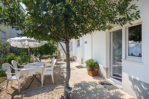 A1 - apt Near Beach With Patio, Parking and Grill