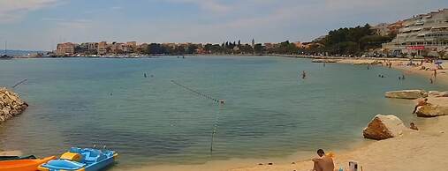 A2 - apt Near Beach w Patio, Parking and Grill