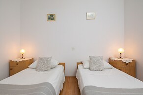 A2 - apt Near Beach w Patio, Parking and Grill