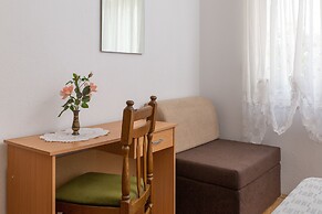 A2 - apt Near Beach w Patio, Parking and Grill