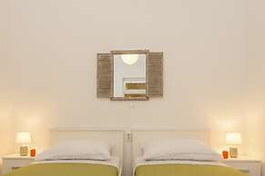 Comfortable Modern Studio With Shaded Patio