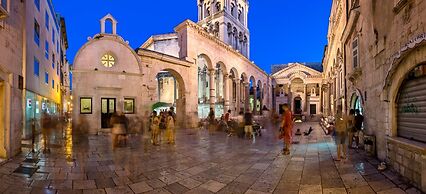 Comfortable Modern Studio With Shaded Patio