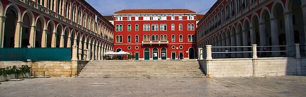 Comfortable Modern Studio With Shaded Patio