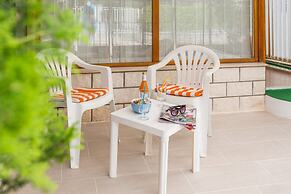 Comfortable Modern Studio With Shaded Patio