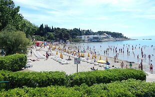 Comfortable Modern Studio With Shaded Patio